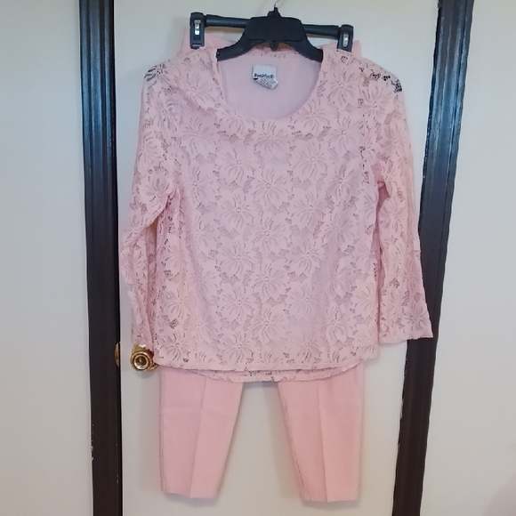 BonWorth Pants - BonWorth Light Pink Lace Top And Matching Soft Capri Pants